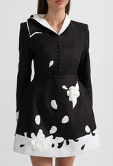 Vestido com Flores 3D e Gola Contrastante – Elegância em Alta-Costura com Cintura Marcada