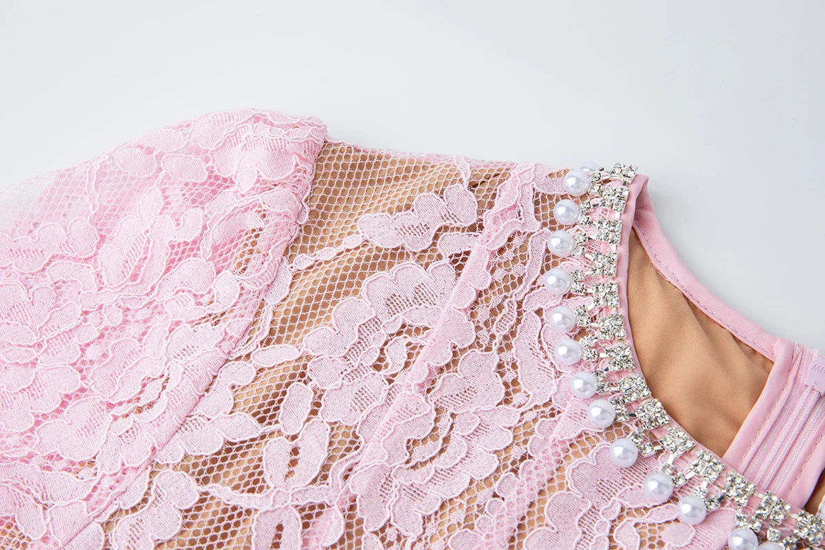 Renda com Pérolas e Strass Bordados à Mão, Gola Redonda, Manga Curta