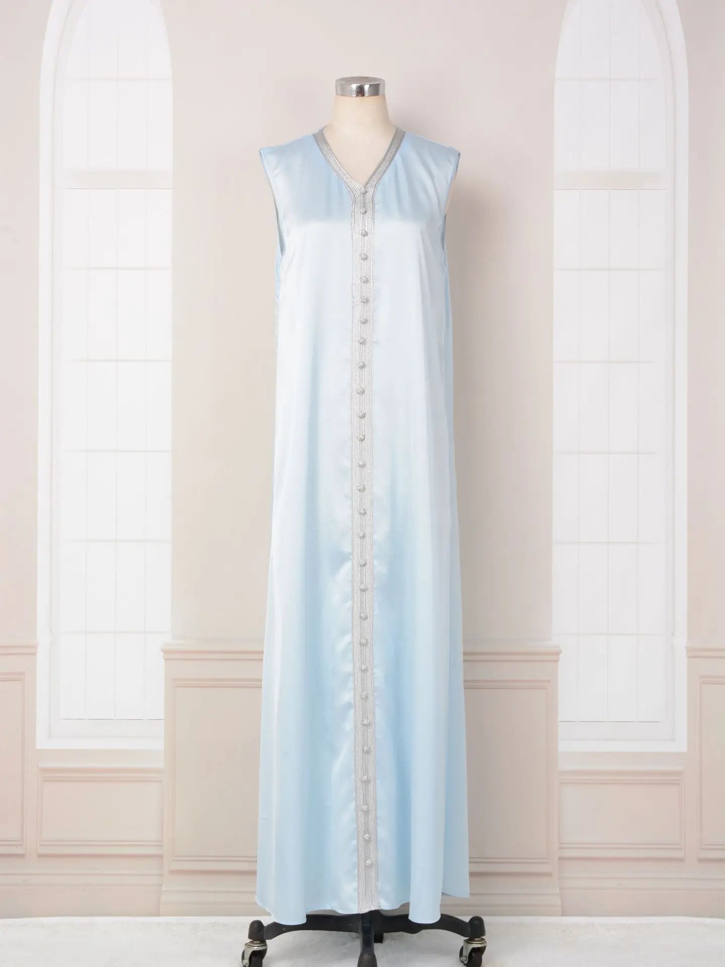 Conjunto – Vestido com Camada Externa de Elegância Sutil