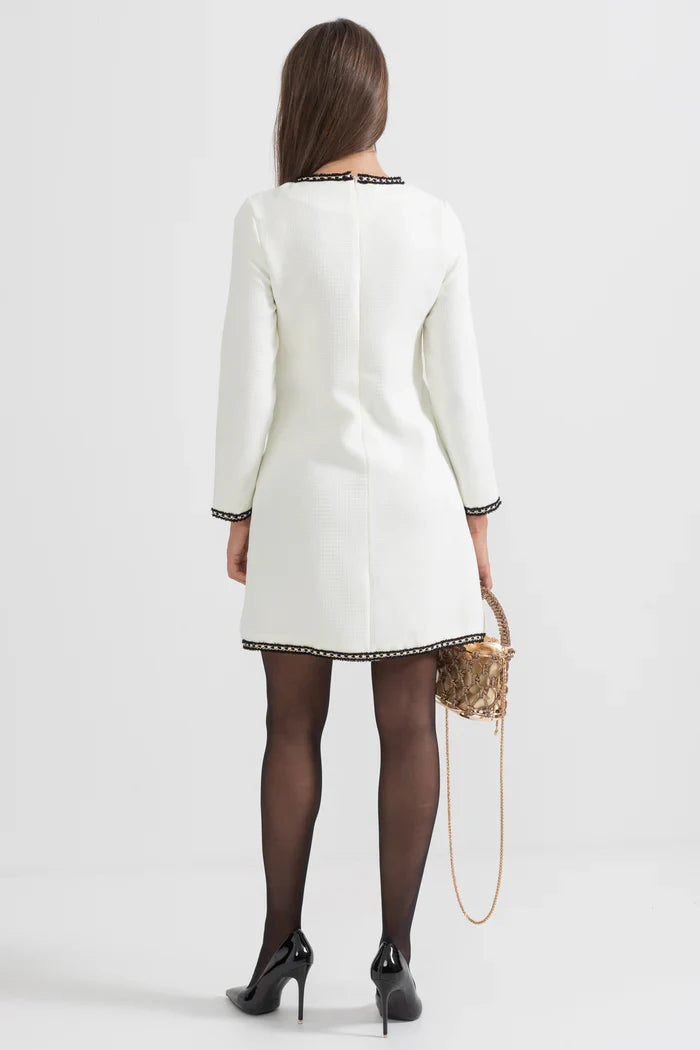 Vestido Com Detalhes Bordados na Gola e Bolso