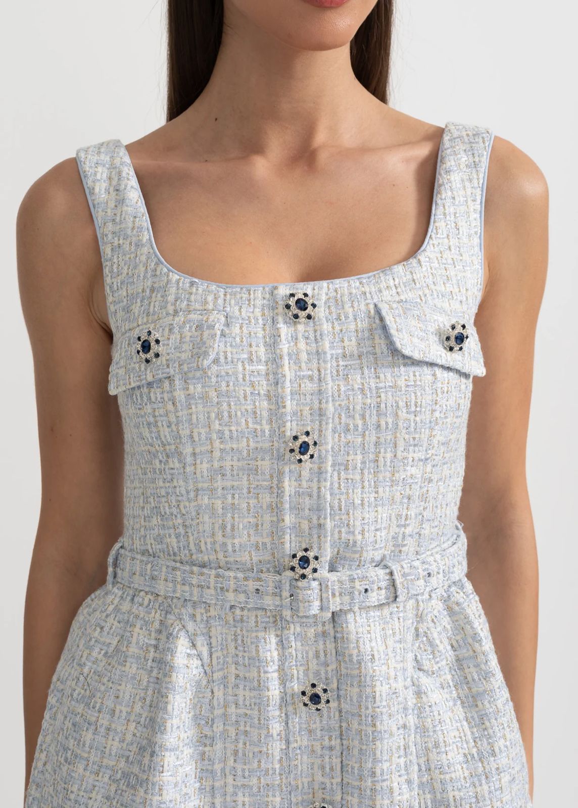 Vestido de Alça em Tweed com Cinto – Elegância e Toque Romântico
