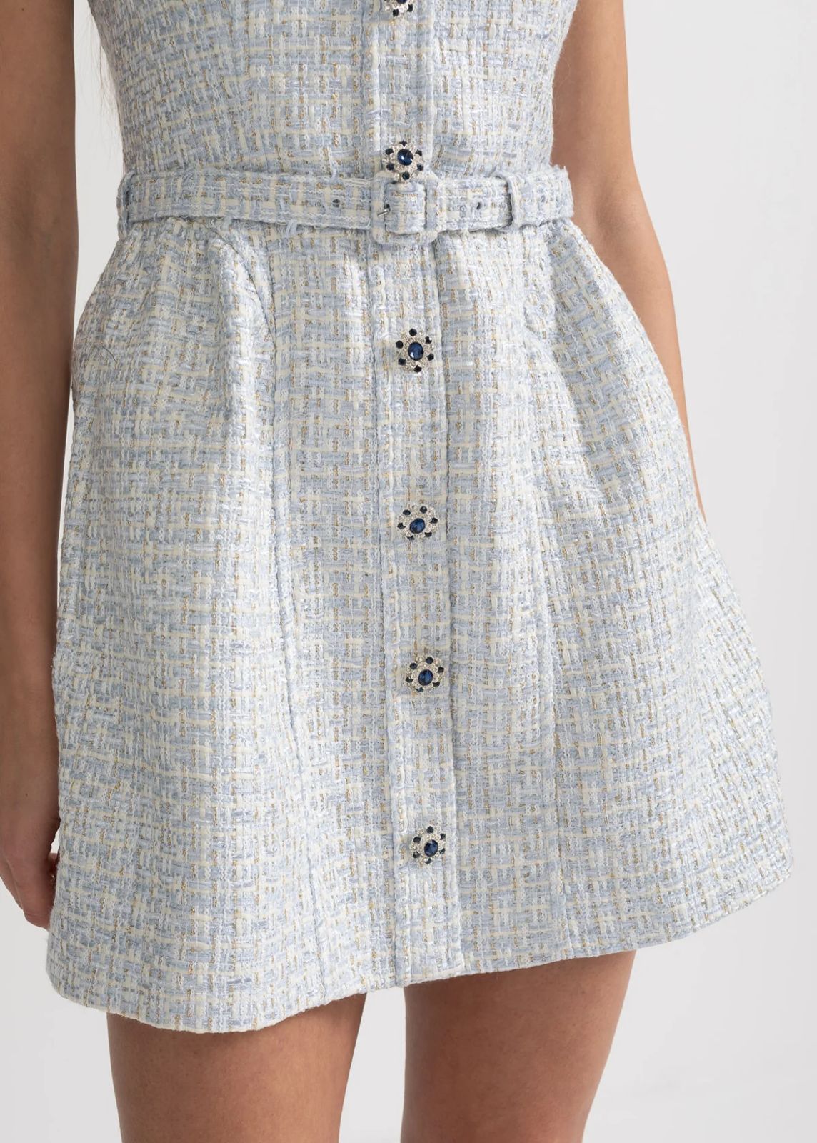 Vestido de Alça em Tweed com Cinto – Elegância e Toque Romântico