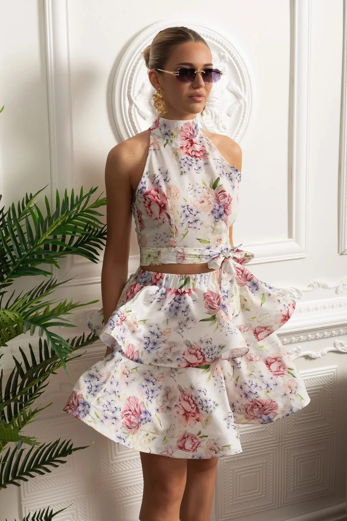Conjunto – Top Estampado Sem Mangas  + Saia Curta Plissada de Cintura Alta