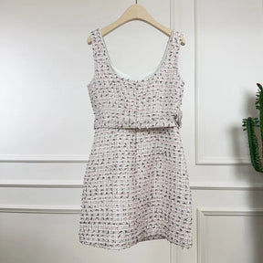 Vestido de Alça em Tweed com Cinto – Elegância e Toque Romântico