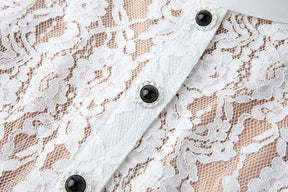 Vestido de Renda com Botões – Silhueta Fina e Detalhes Artísticos