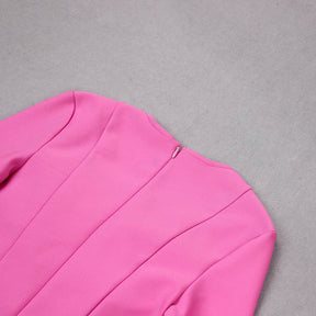 Vestido de Manga Longa com Plumas – Elegância e Sensualidade
