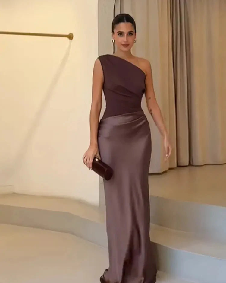 Vestido Longo de Cetim – Ombro Único e Cintura Marcada