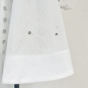 Vestido Lehor – Bordado com Strass, Mangas Lanternas Longas e Botões de Strass
