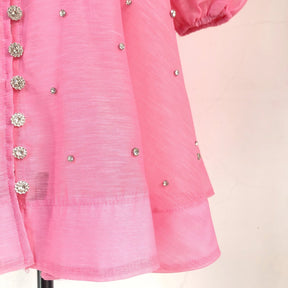 Vestido Lehor – Bordado com Strass, Mangas Lanternas Longas e Botões de Strass