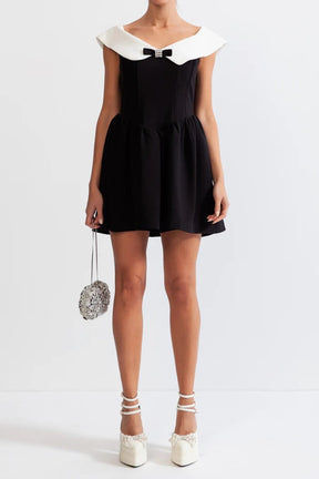 Vestido Minimalista com Detalhe de Laço - P&B